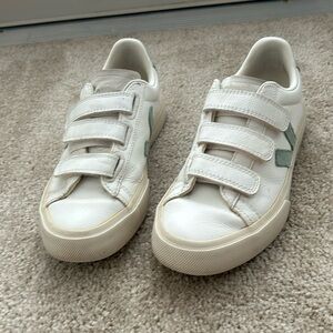 Veja Recife white-matcha sneakers